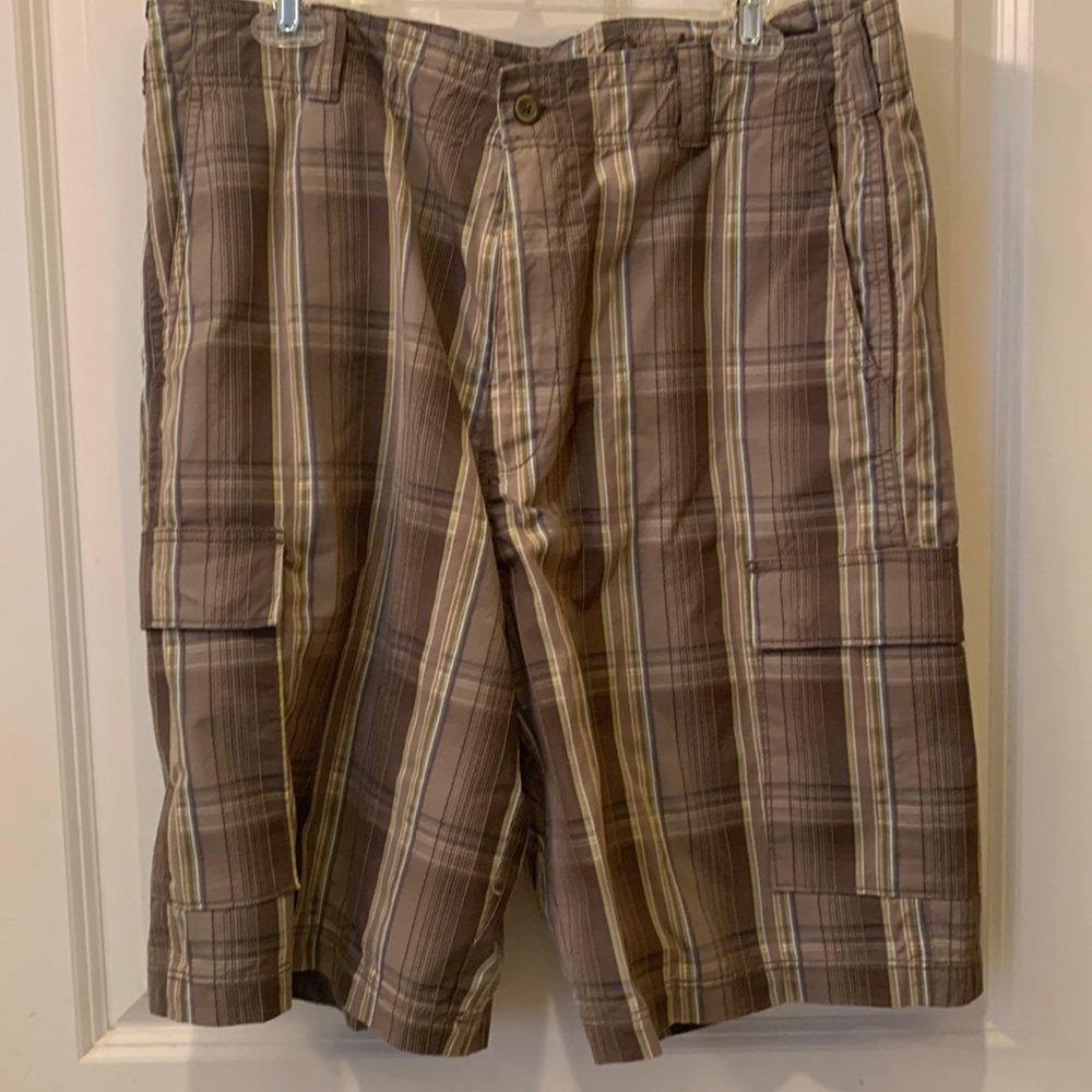 Tommy Bahama Men’s plaid cargo shirt size 36 NWOT